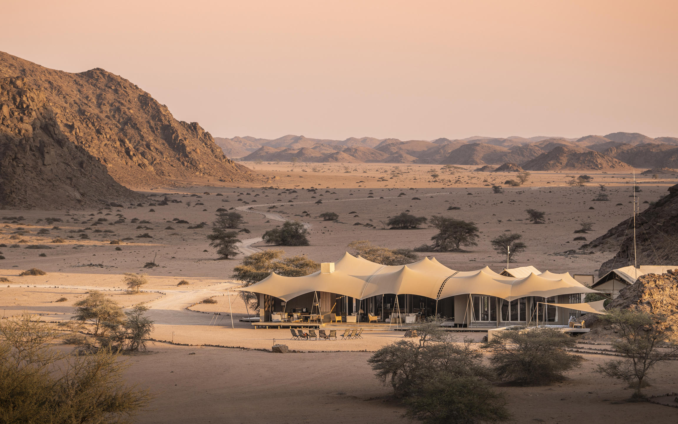 Days 8–10: Hoanib River & Skeleton Coast – Wilderness Without Boundaries