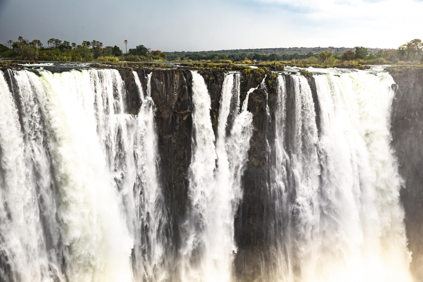 DAYS 8–9 – VICTORIA FALLS – ICONIC SPLENDOUR